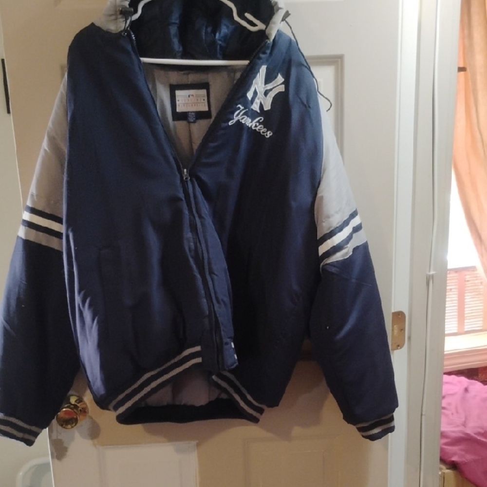 Men's Navy and Gray Yankees Puffer Jacket